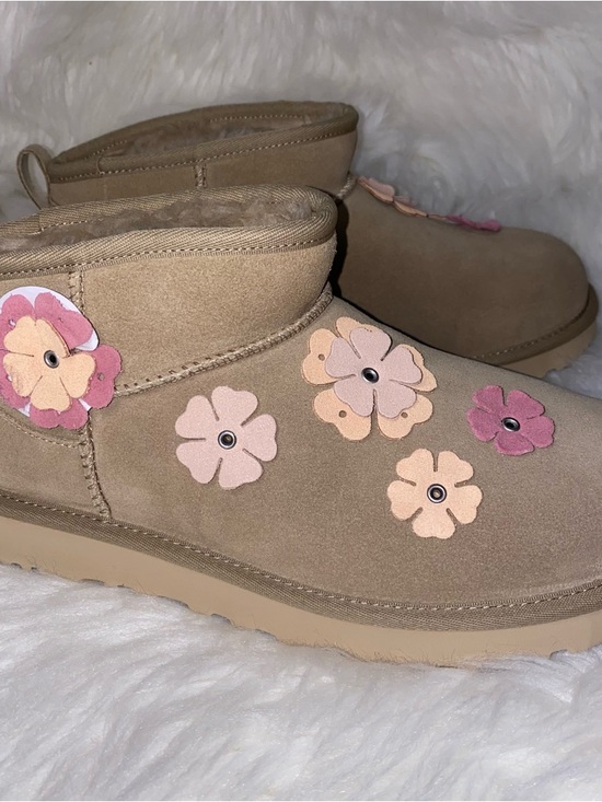 UGG Shoes - UGG Boots woman size 10 Floral Woman classic ultra mini fleur
Mustard Seed